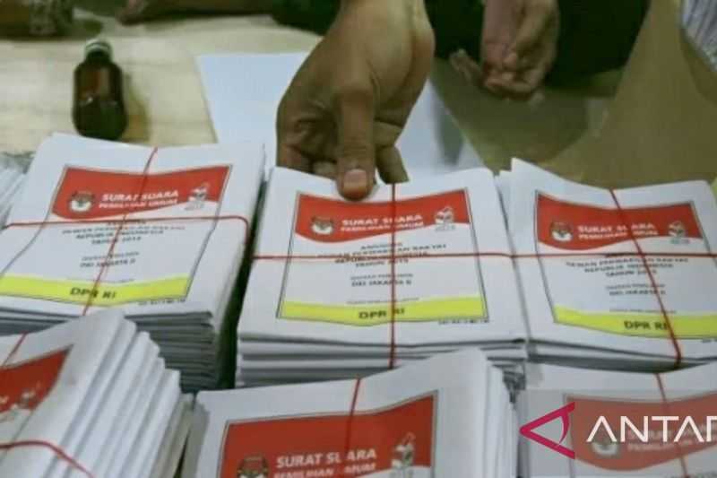 Perketat Pengawasan Kpu Karawang Mulai Sortir Dan Lipat Surat Suara