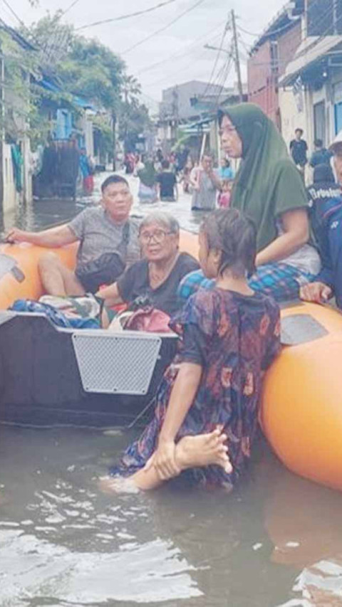 Atasi Banjir Sudin SDA Jakbar Kerahkan Pompa Koran Jakarta