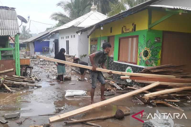 110 Unit Bangunan Rusak Terdampak Banjir Rob di Palabuhanratu