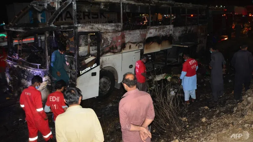 18 Orang Tewas dalam Kebakaran Bus Usai Mengungsi dari Banjir Mematikan di Pakistan