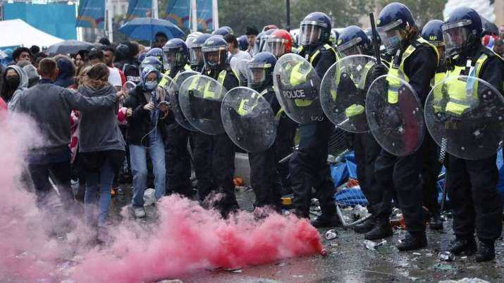 19 Polisi Luka, 86 Orang Ditangkap saat Final Eropa 2020