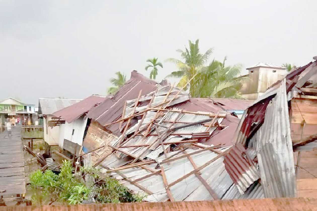 33 Rumah dan Gudang Rusak Akibat Angin Puting Beliung di Pesisir Tanjabtim