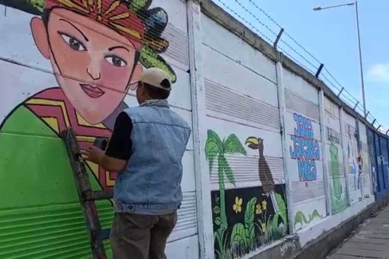 495 Mural Memanjang di Jalan Martadinata