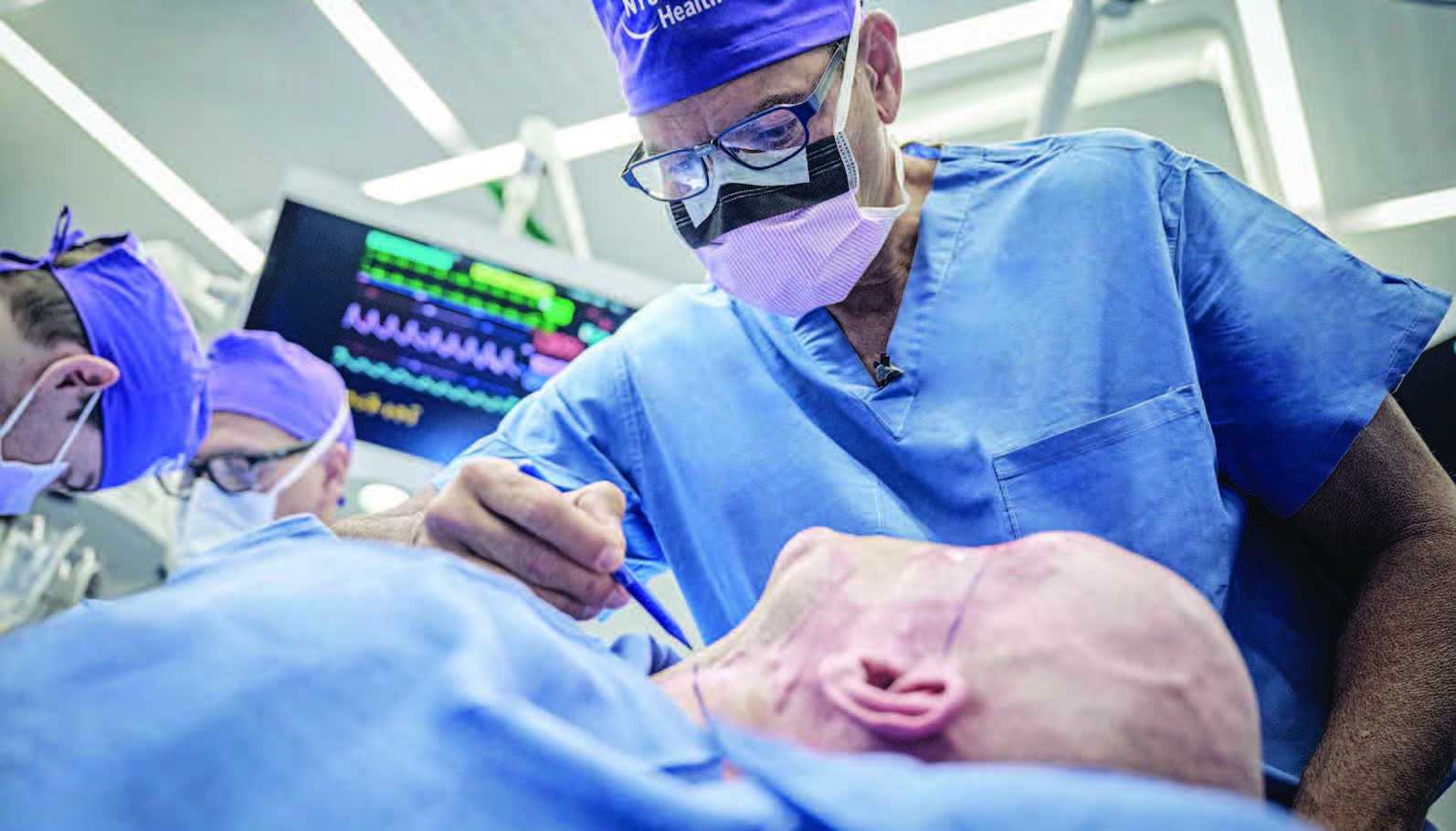 Ahli Bedah AS Lakukan Transplantasi Mata Utuh Pertama di Dunia