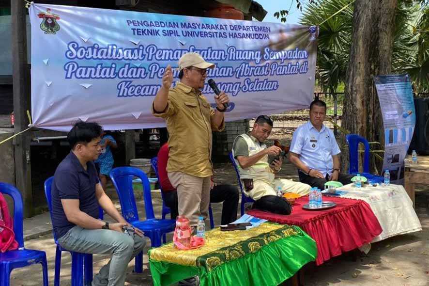 Akademisi Teknik Sipil Unhas Edukasi Warga Galesong Cegah Abrasi