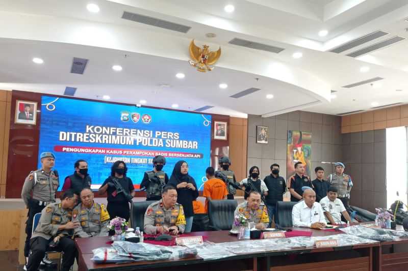 Akhirnya Polda Sumbar Ungkap Sindikat Perampok Toko Emas Bersenjata Api