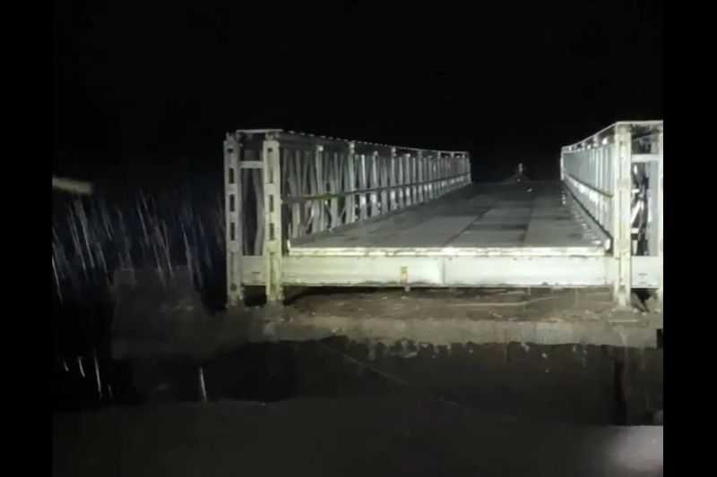 Akibat Banjir Lahar Semeru, Jembatan Kloposawit Lumajang Terputus