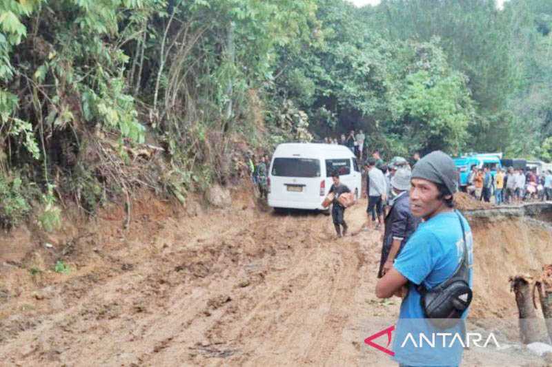 Akses Jalan Lintas Padang-Solok Selatan Sudah Bisa Silalui Pengendara