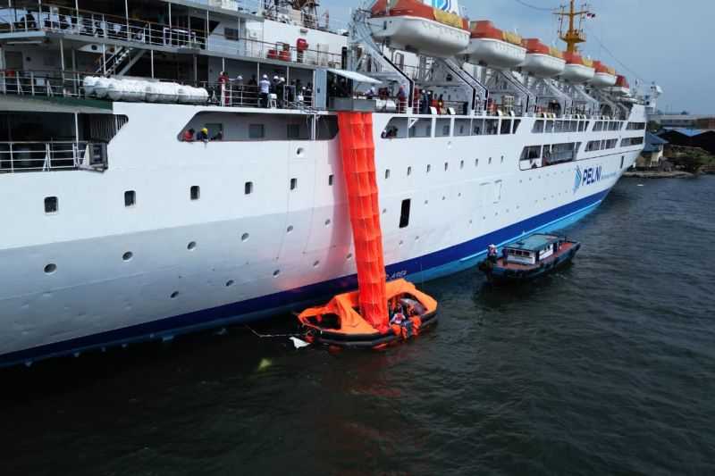 Antisipasi Kecelakaan, Kapal Pelni Pasang Alat Keselamatan Baru Jelang Natal dan Tahun Baru