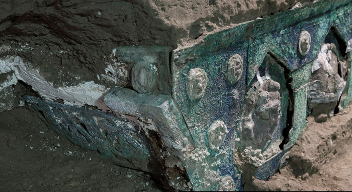 Arkeolog Temukan Kereta Upacara Romawi di Dekat Pompeii dalam Kondisi Nyaris Utuh