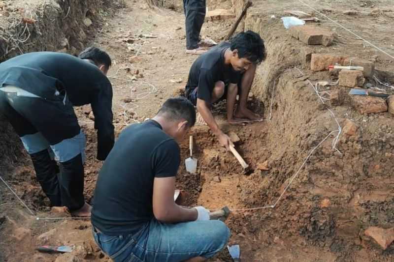 Arkeolog Temukan Tiga Arca di Situs Gondang Trenggalek