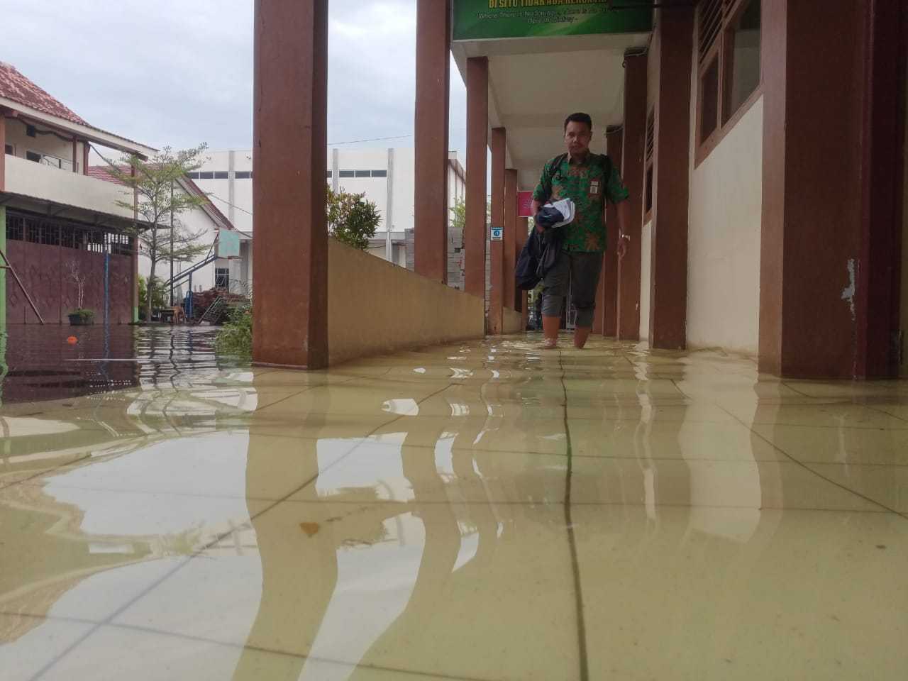 Astaga, di Sayung Demak Terjadi Banjir Rob Terbesar yang Rendam Banyak Sekolah, Puluhan Sekolah SD dan SMK dengan Ratusan Siswa Tak Bisa Sekolah Deh