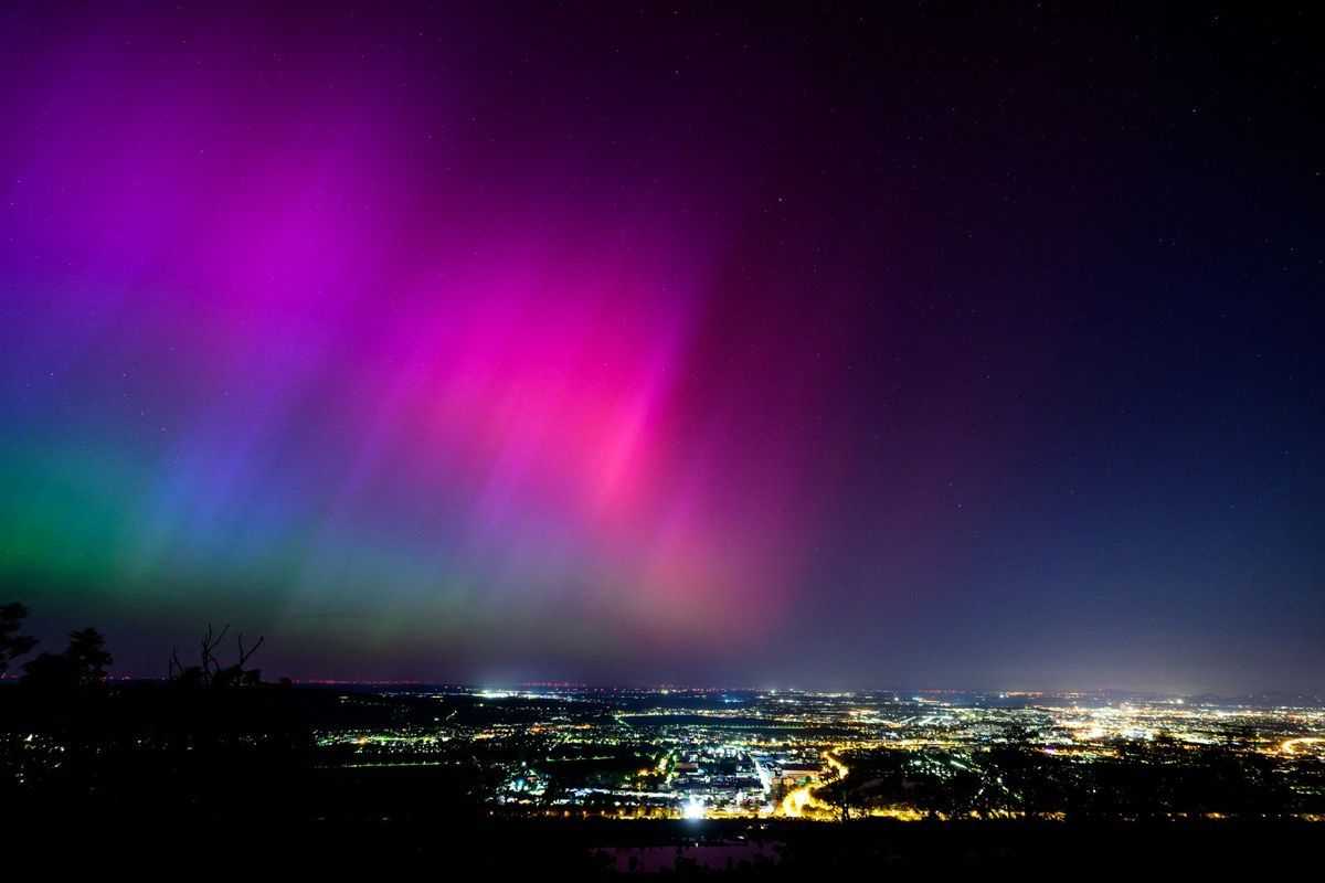 Aurora Muncul Menghiasi Langit Malam di Seluruh Dunia