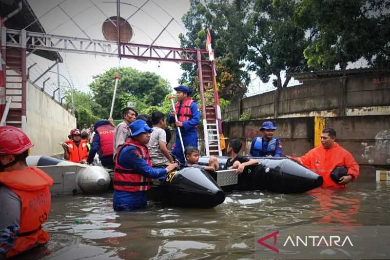 Awas Hujan Lebat, BMKG Terbitkan 12 Daerah Berstatus Siaga Dan Waspada ...