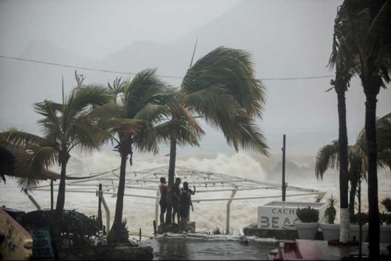 Badai di Pantai Pasifik Meksiko Menyebabkan 2 Orang Meninggal