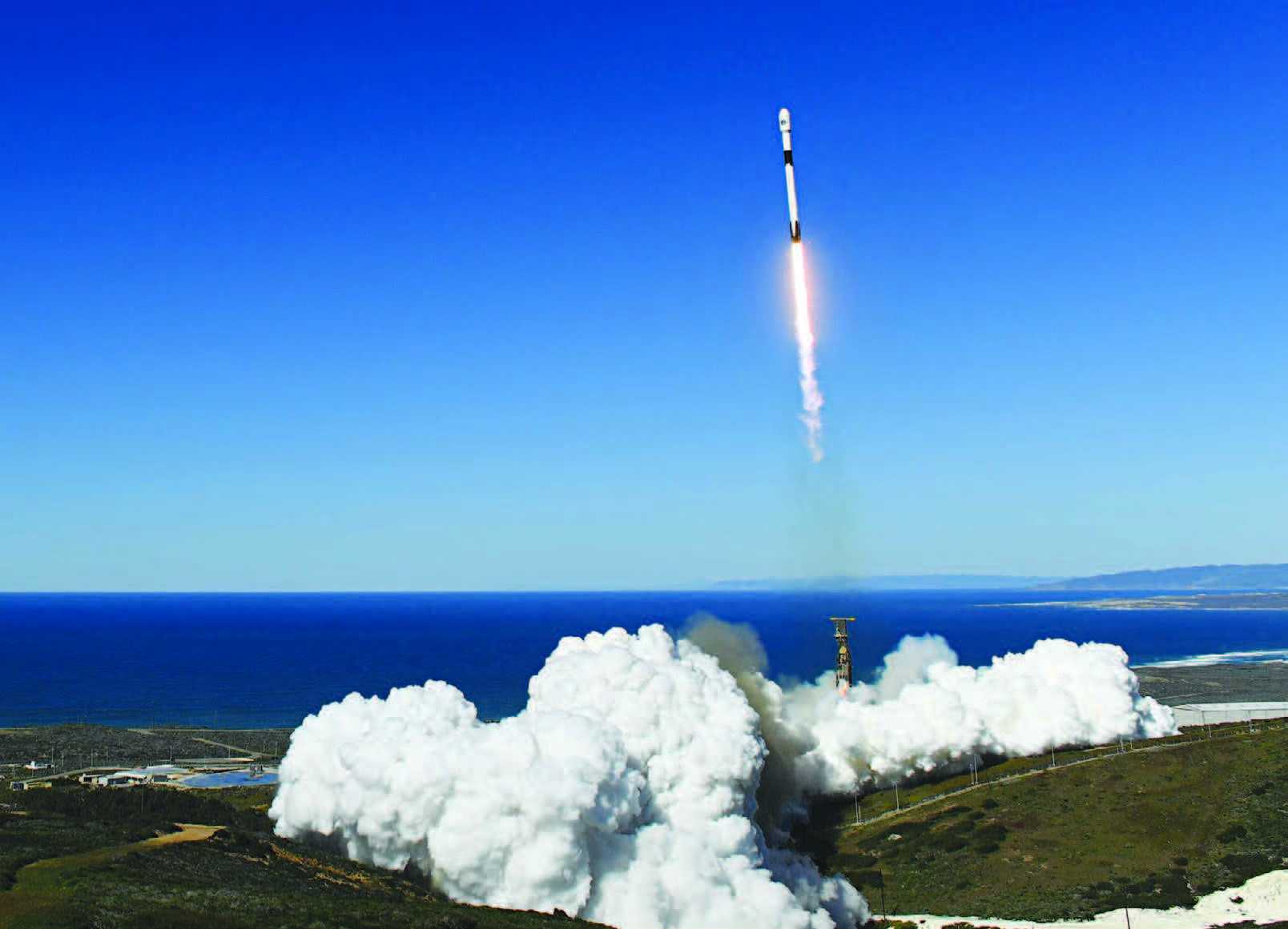 Badai Matahari Menonaktifkan 40 Satelit Spacex yang Baru Diluncurkan