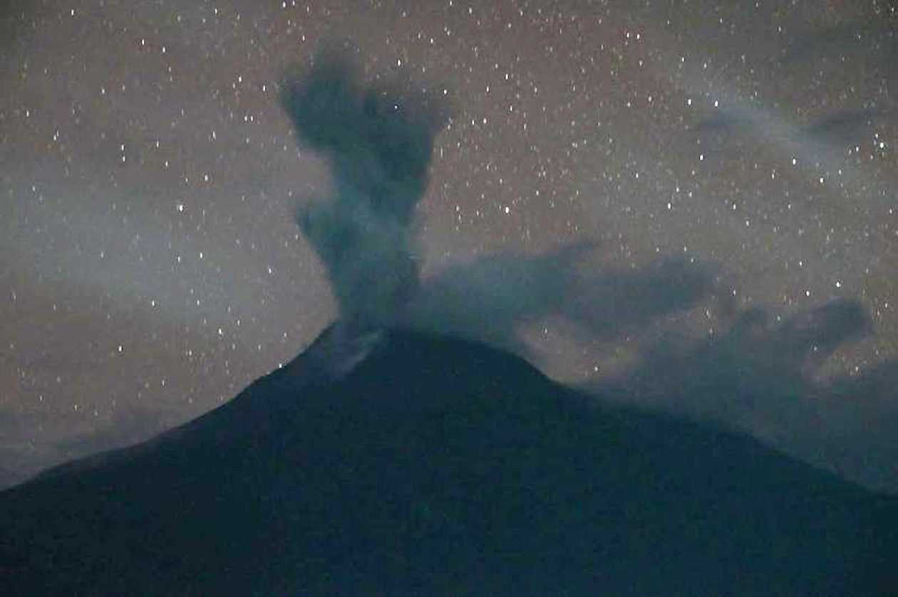 Badan Geologi: Erupsi Gunung Lewotobi Laki-laki Capai 500 Meter
