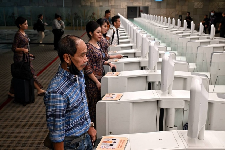 Bandara Changi Mulai Terapkan Sepenuhnya Sistem Imigrasi Tanpa Paspor