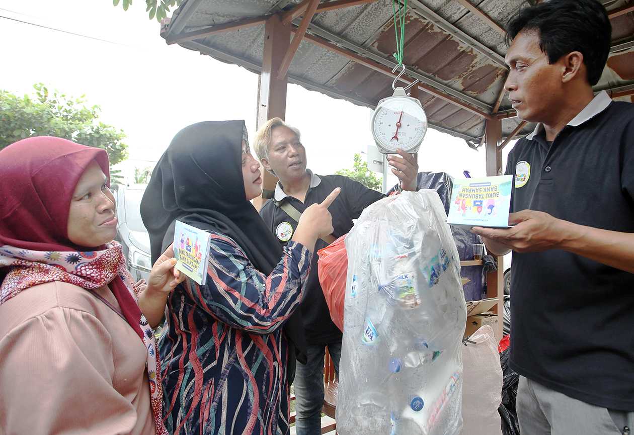 Bank Sampah Tingkatkan Ekonomi Perempuan