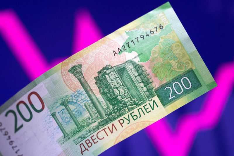 Bank Sentral Rusia Pertahankan Suku Bunga, Rubel Malah Terperosok Hampir 25%