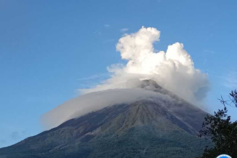 Banyak Sekali, PVMBG Catat 1.189 Kali Gempa Guguran Gunung Karangetang di Pulau Siau