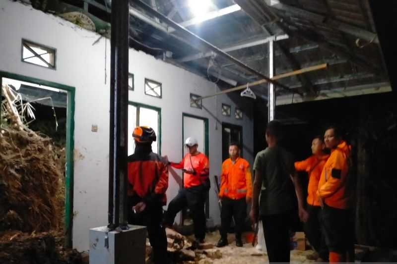 Berita Duka, Longsor di Sukabumi Tewaskan Penjaga Ponpes