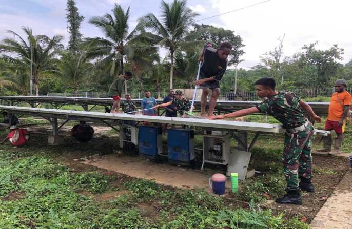 Berkat Bantuan Satgas TNI, PLTS di Wilayah Perbatasan Kini Nyala Kembali