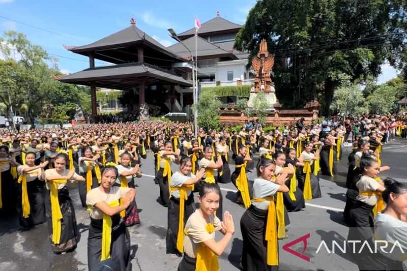 Bersama Seribu Penari, Menteri Bintang Rayakan Hari Tari Sedunia di Bali