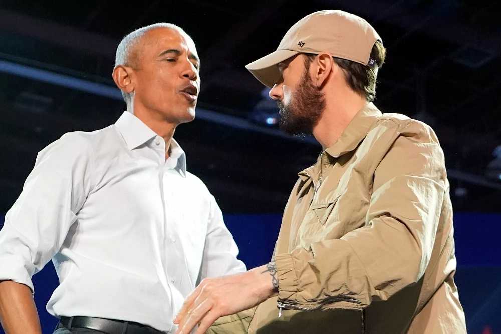 Bikin Kejutan, Obama Nge-Rap Lagu Eminem di Kampanye Kamala Harris