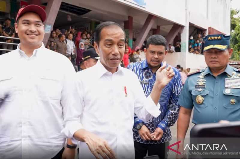 Blusukan ke Pasar Sukaramai, Jokowi Sebut Harga Komoditas Relatif Murah