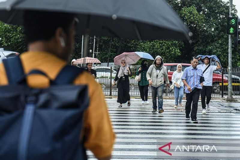 BMKG: Hujan Diprakirakan Guyur Mayoritas Kota Besar di Indonesia