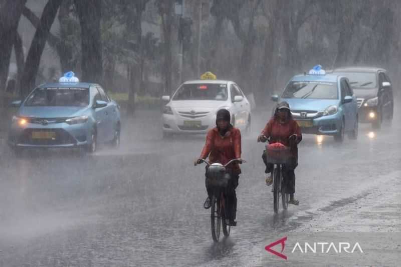 BMKG Prakirakan Mayoritas Kota Besar Turun Hujan Ringan Hingga Lebat