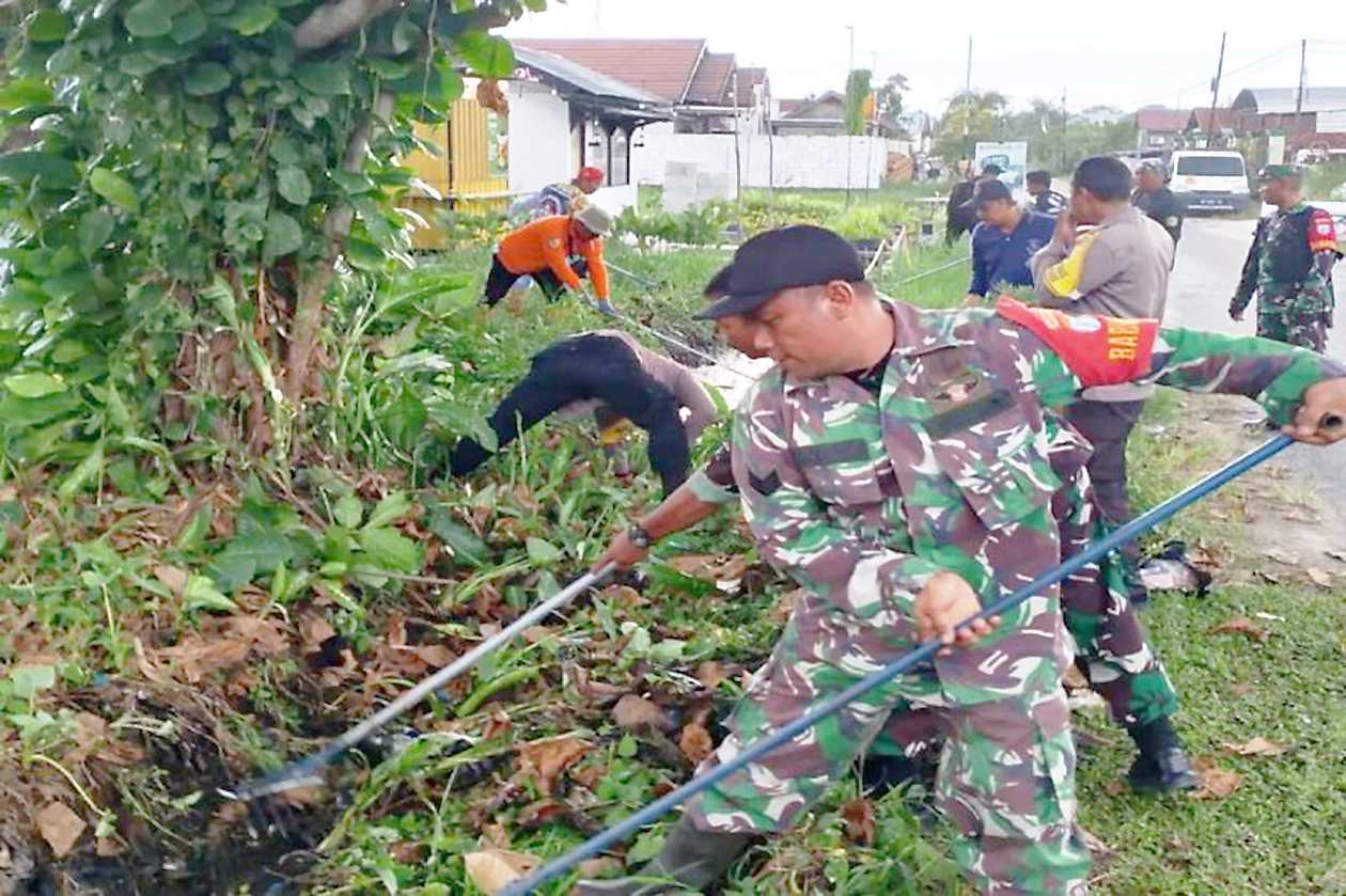 Bpbd Palangka Raya Bersihkan Drainase Antisipasi Banjir Koran Jakarta Com