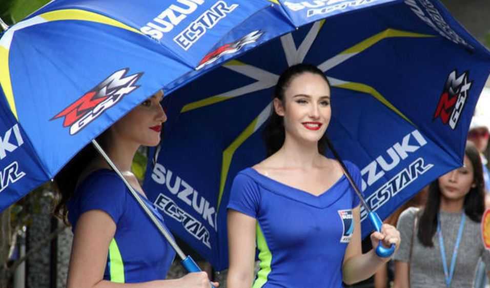 Bukan Gadis Bule, Umbrella Girl Lokal Berpakaian Adat yang Akan Dampingi Para Rider di WSBK Mandalika