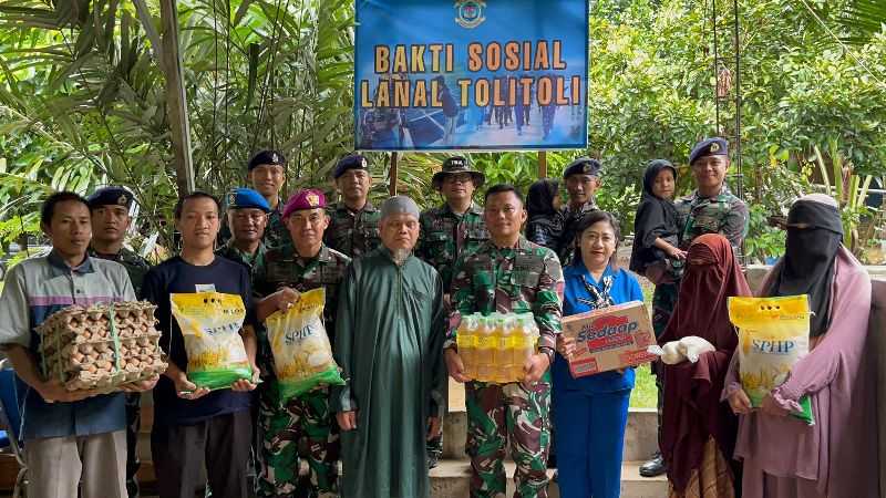 Bulan Penuh Berkah, Prajurit TNI AL Gelar Bakti Sosial dan Pengobatan Gratis di Tolitoli