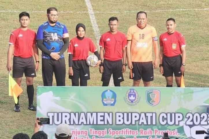 Bupati Halsel Meninggal Saat Bermain Bola Bersama Wartawan