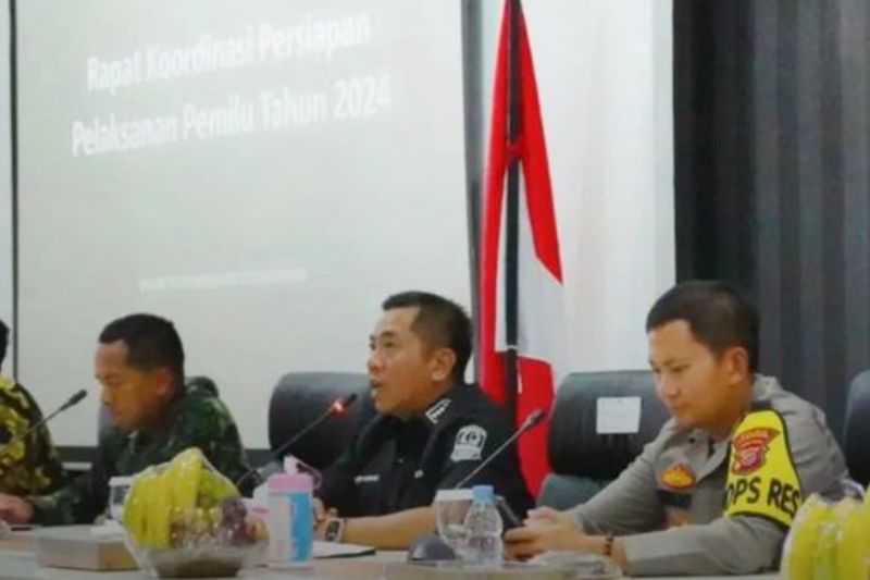 Bupati Karawang Ajak Unsur Pemerintah Tertibkan Alat Peraga Kampanye di Masa Tenang