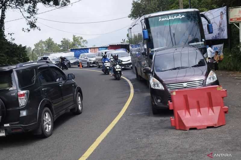 Cegah Kemacetan, Rekayasa Lau Lintas Arus Balik Diberlakukan di Jalur Puncak Hari Terakhir Cuti Lebaran