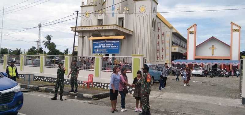 Ciptakan Rasa Aman, Personel Kodim Timika Laksanakan Pengamanan Ibadah Natal