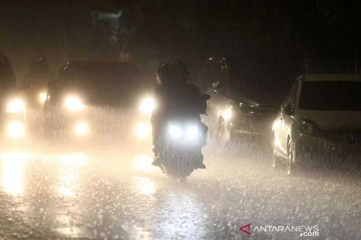 Cuaca Ekstrem, BMKG Minta Masyarakat Waspada Hujan Lebat di Sejumlah Daerah
