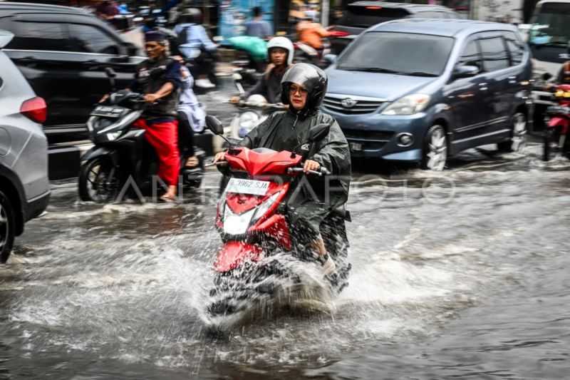 Cuaca Jakarta Hari Ini, Hujan Ringan hingga Disertai Angin dan Petir