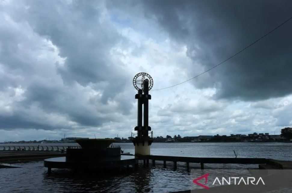 Cuaca Sabtu, Hujan Berpotensi Mengguyur Mayoritas Kota di Indonesia Tengah dan Timur