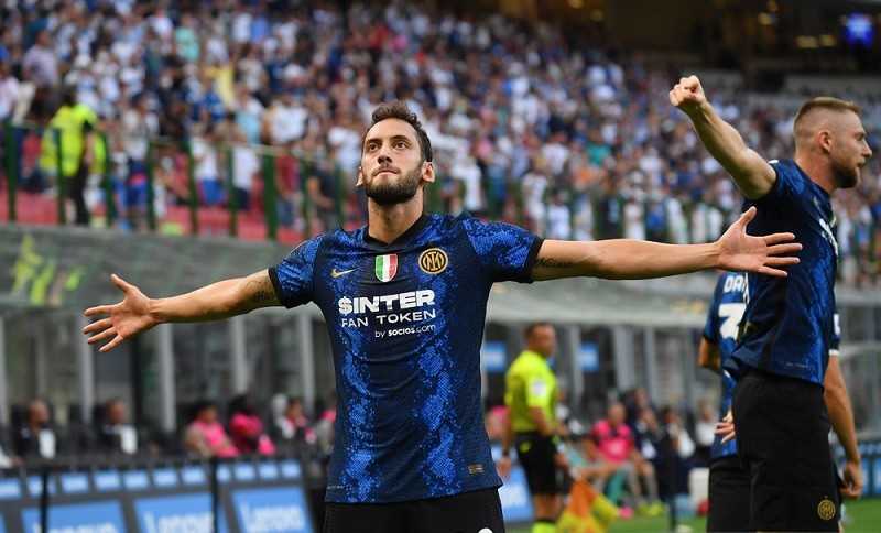 Debut Calhanoglu dan Dzeko Bawa Inter Milan Menangi Laga Perdana