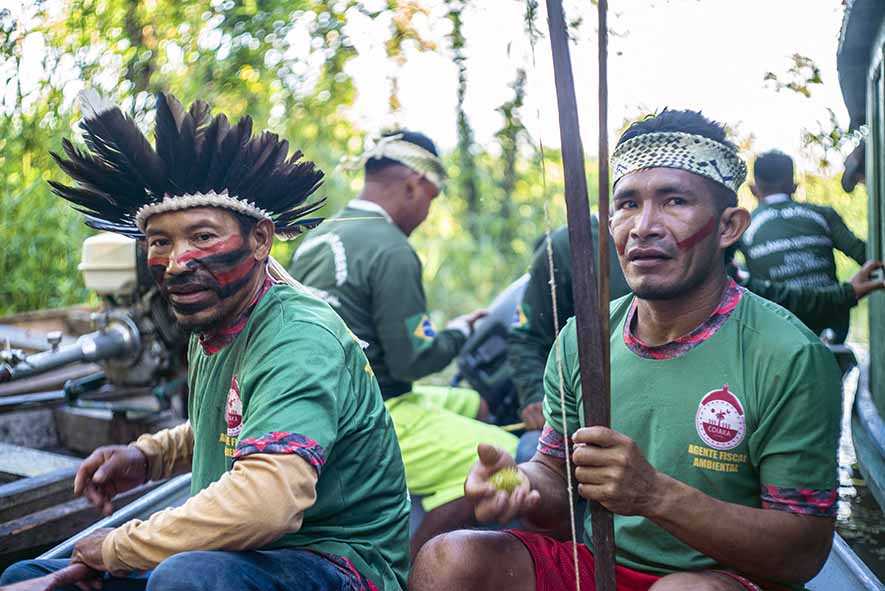 Dengan Busur dan Tombak,  Suku Pribumi Berupaya Lindungi Hutan Amazon