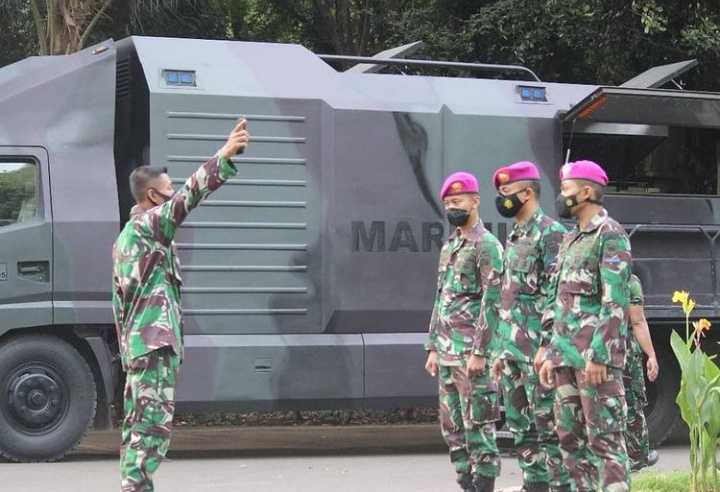 Dengan Truck Food Ini, Prajurit Marinir Siapkan 1500 Porsi Makanan Tiap Harinya untuk Nakes dan Vaksinator di GBK