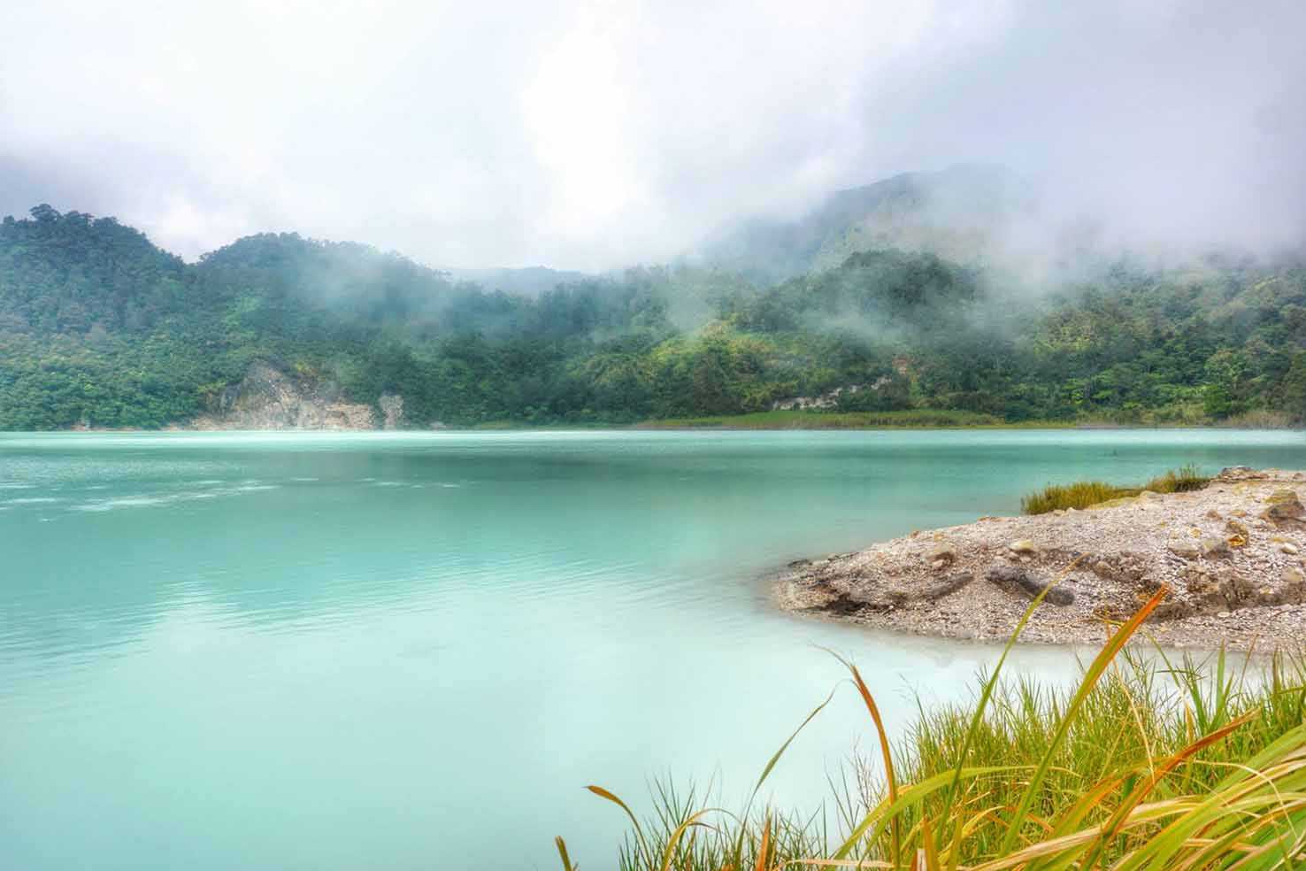 Destinasi Wisata Vulkanik di Swiss van Java