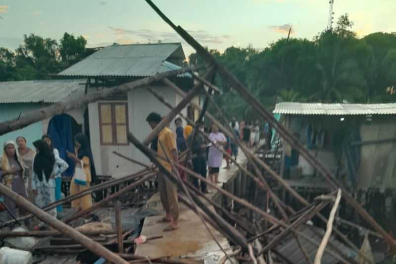 Diterjang Angin Puting Beliung, Puluhan Rumah di Pulau Kasu Batam Rusak