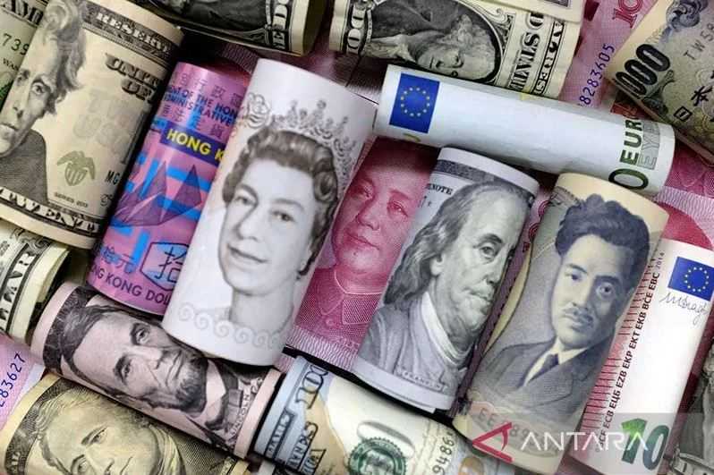 Dolar Jatuh Dilanda Aksi Jual, Sterling Menguat Setelah PM Rishi Sunak Terpilih