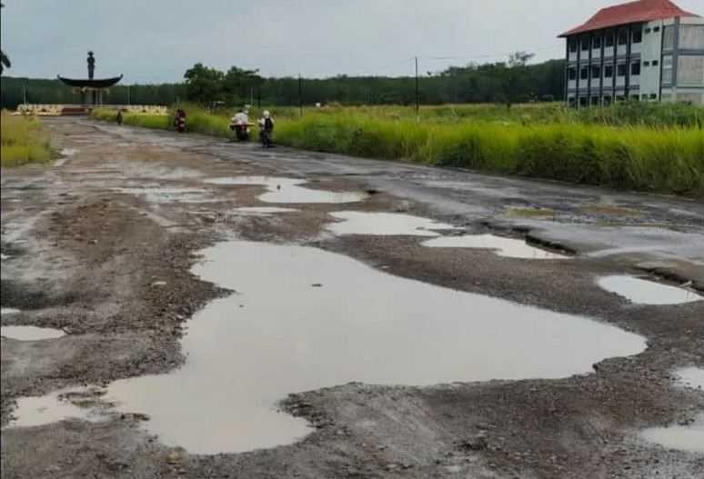DPRD Lampung Dorong Pemprov Perbaiki Jalan Rusak