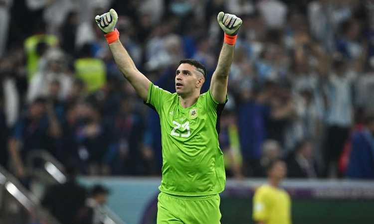 Emiliano Martinez Diincar Bayern Munchen Usai Tampil Gemilang di Piala Dunia 